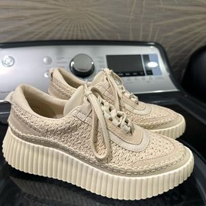 Dolce Vita Dolen sneakers. Worn once! 7.5